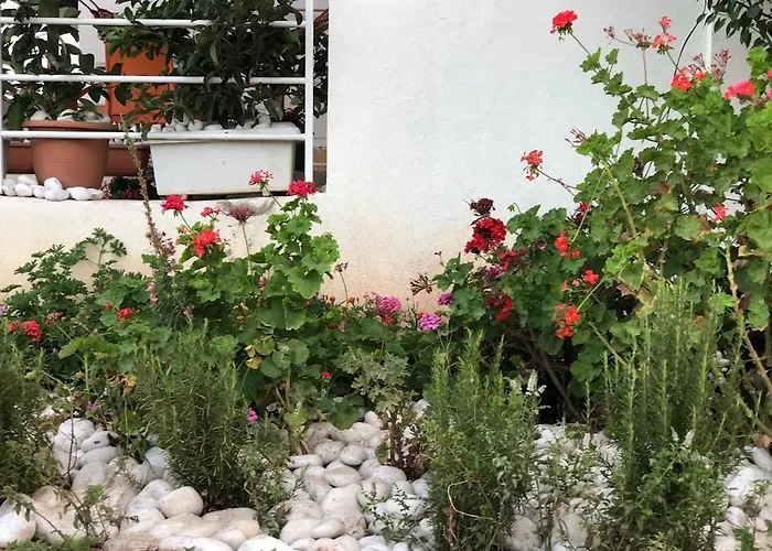 Geranium Apartments